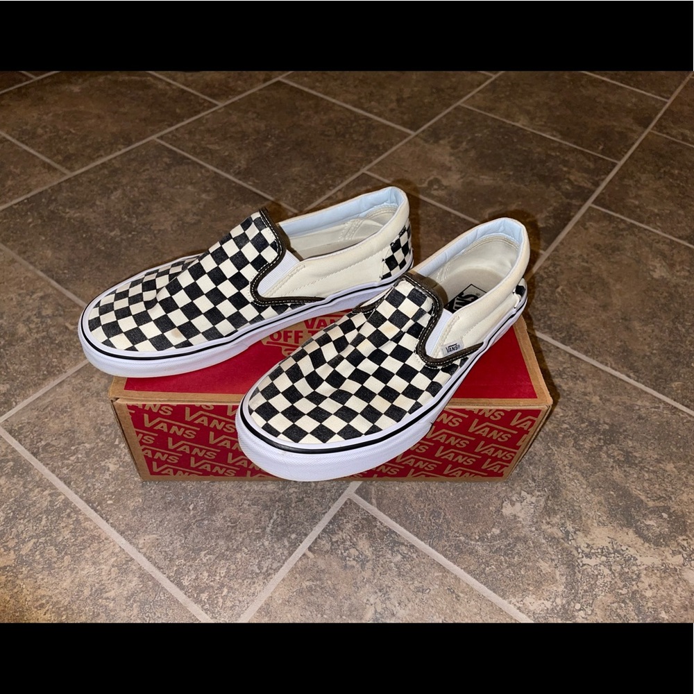 Men’s black and white vans size 10